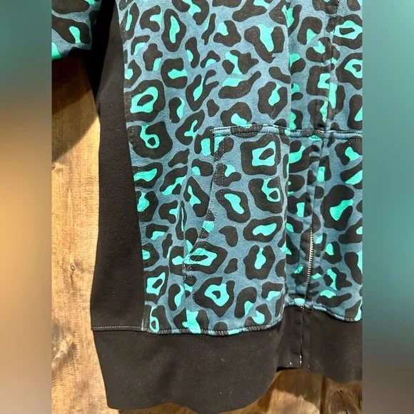 EUC Wrangler Retro Teal & Black Cheetah Hooded Jacket - Picture 9 of 15